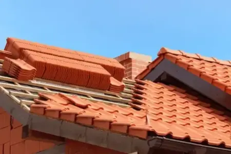 Pose et rénovation de toiture en tuiles à Rions